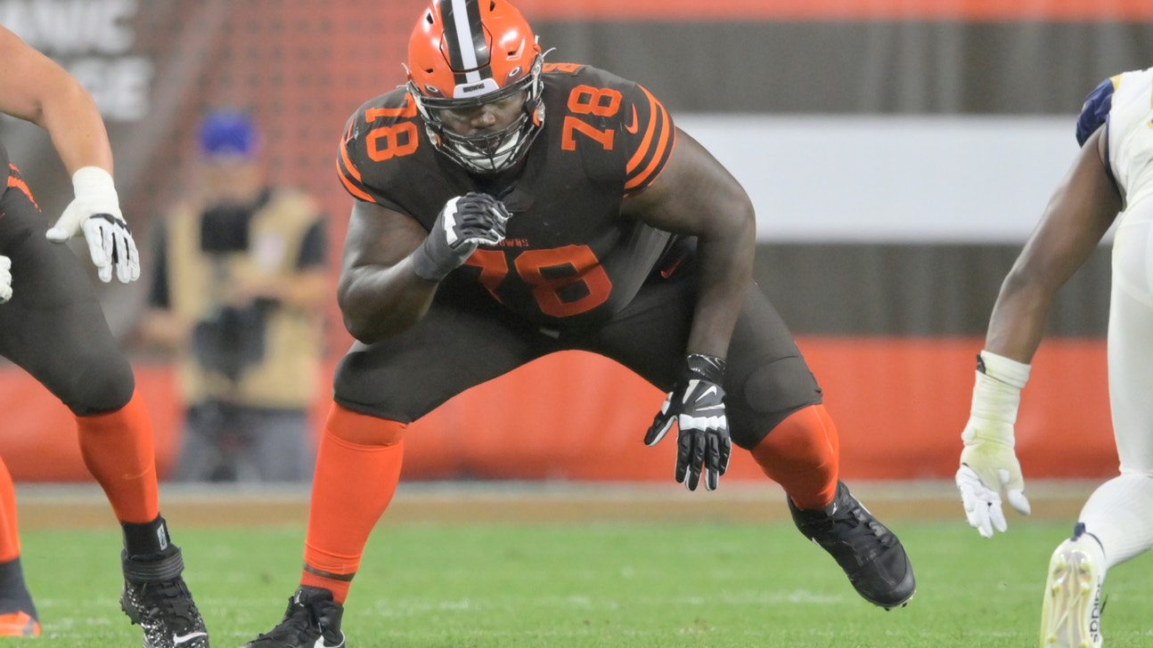 The Latest: Pats can clinch playoff berth by beating Texans