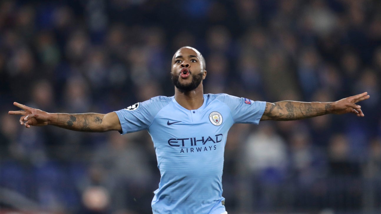 10-man Man City scores 2 late goals, beats Schalke 3-2