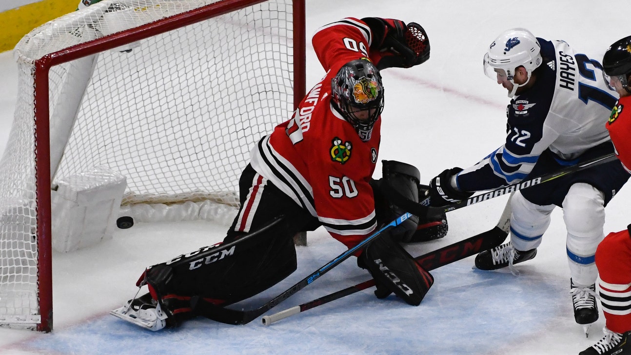 Hayes scores in OT to lift Jets over Blackhawks, 4-3