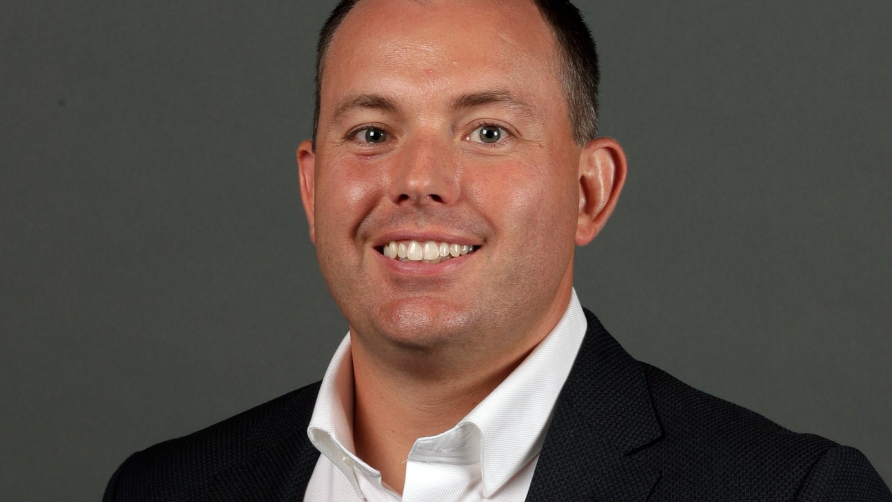 Bucks' Horst wins Executive of the Year, heads back to work