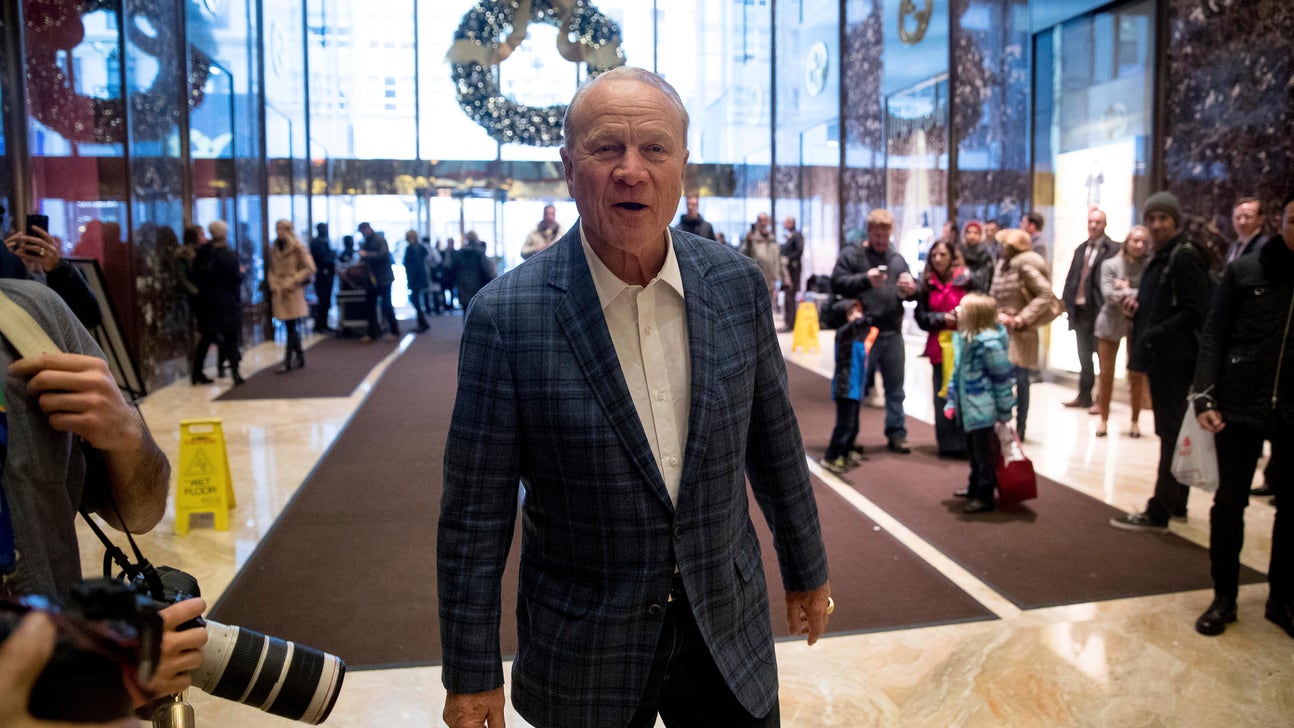 Barry Switzer jukes media on fake Trump meeting