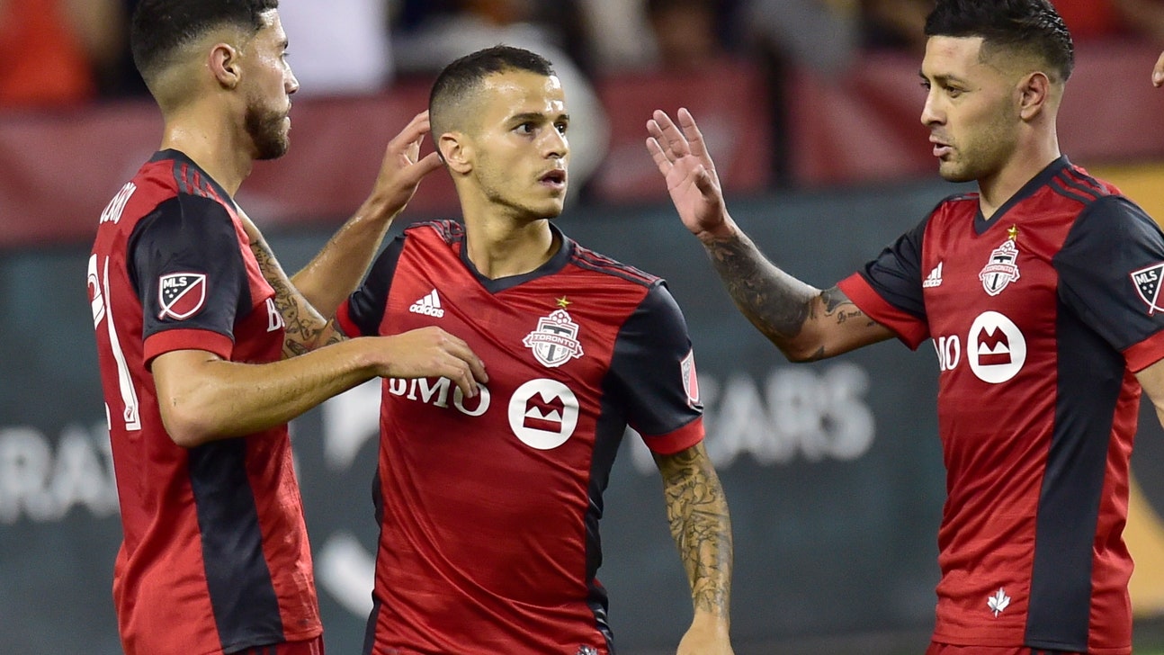 Giovinco scores twice, Toronto FC beats Montreal 3-1