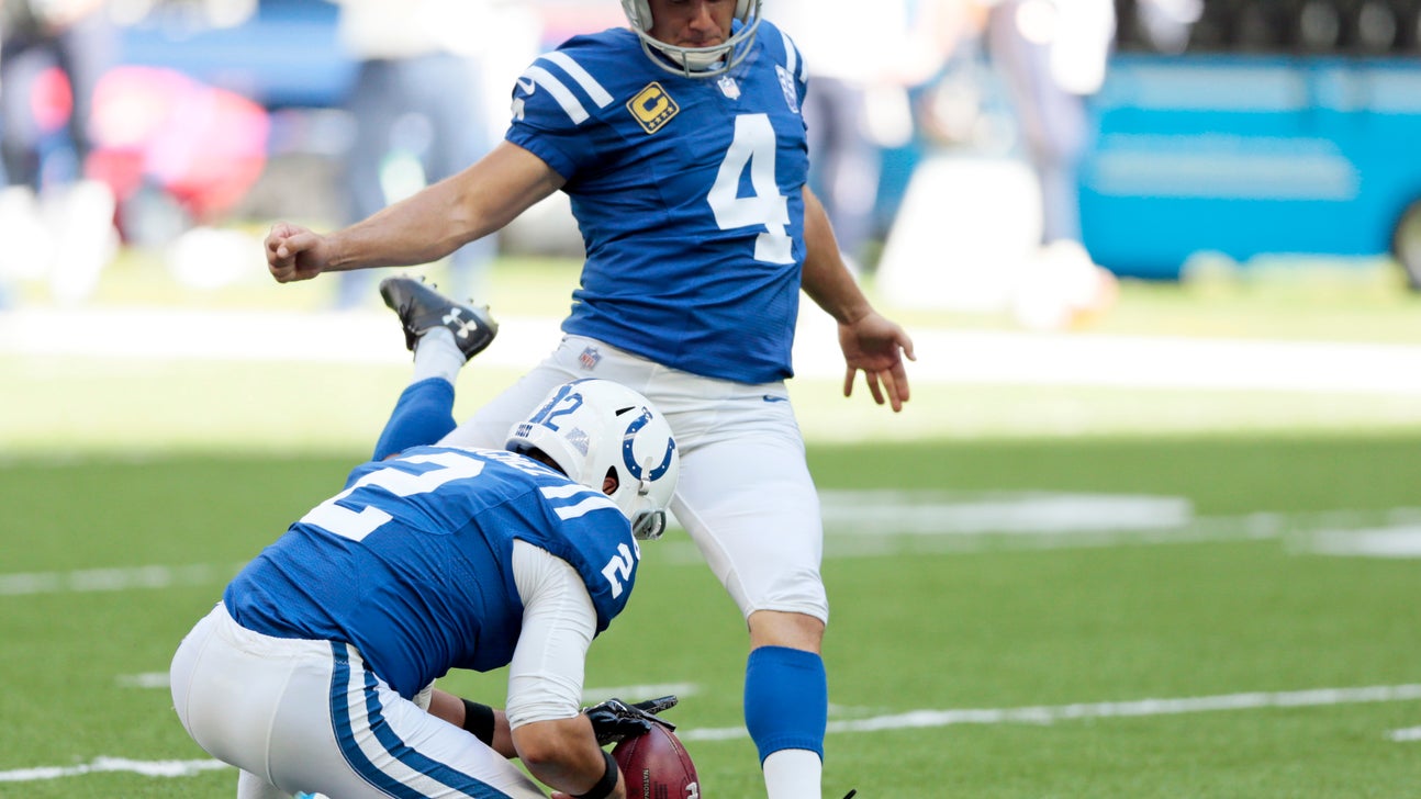 Vinatieri breaks NFL’s field goal record with No. 566