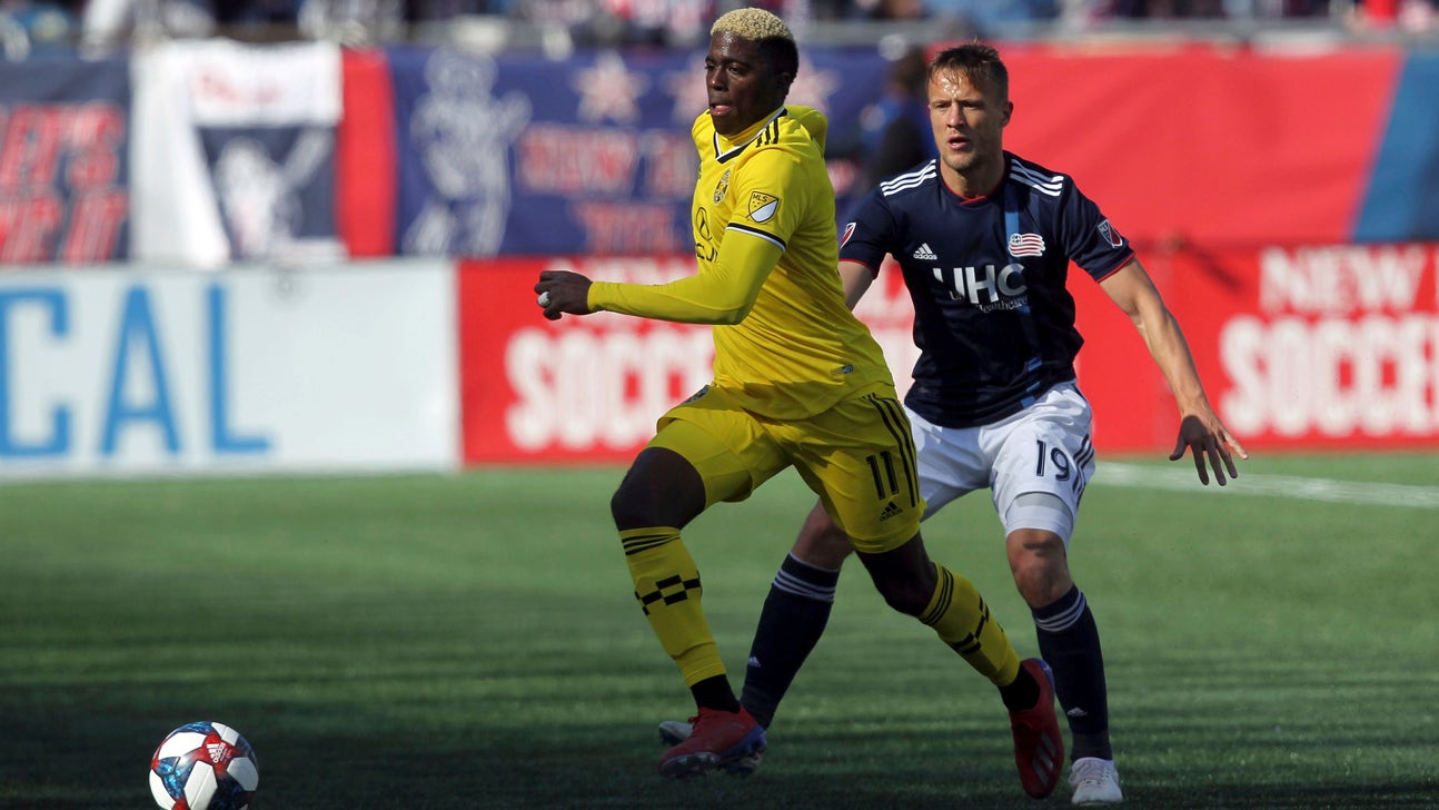 Zardes scores twice, Porter gets 1st win with Crew