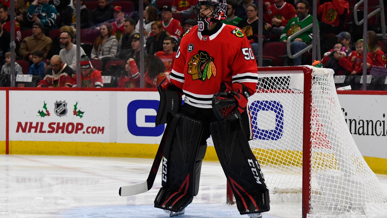Blackhawks goalie Crawford suffers head injury