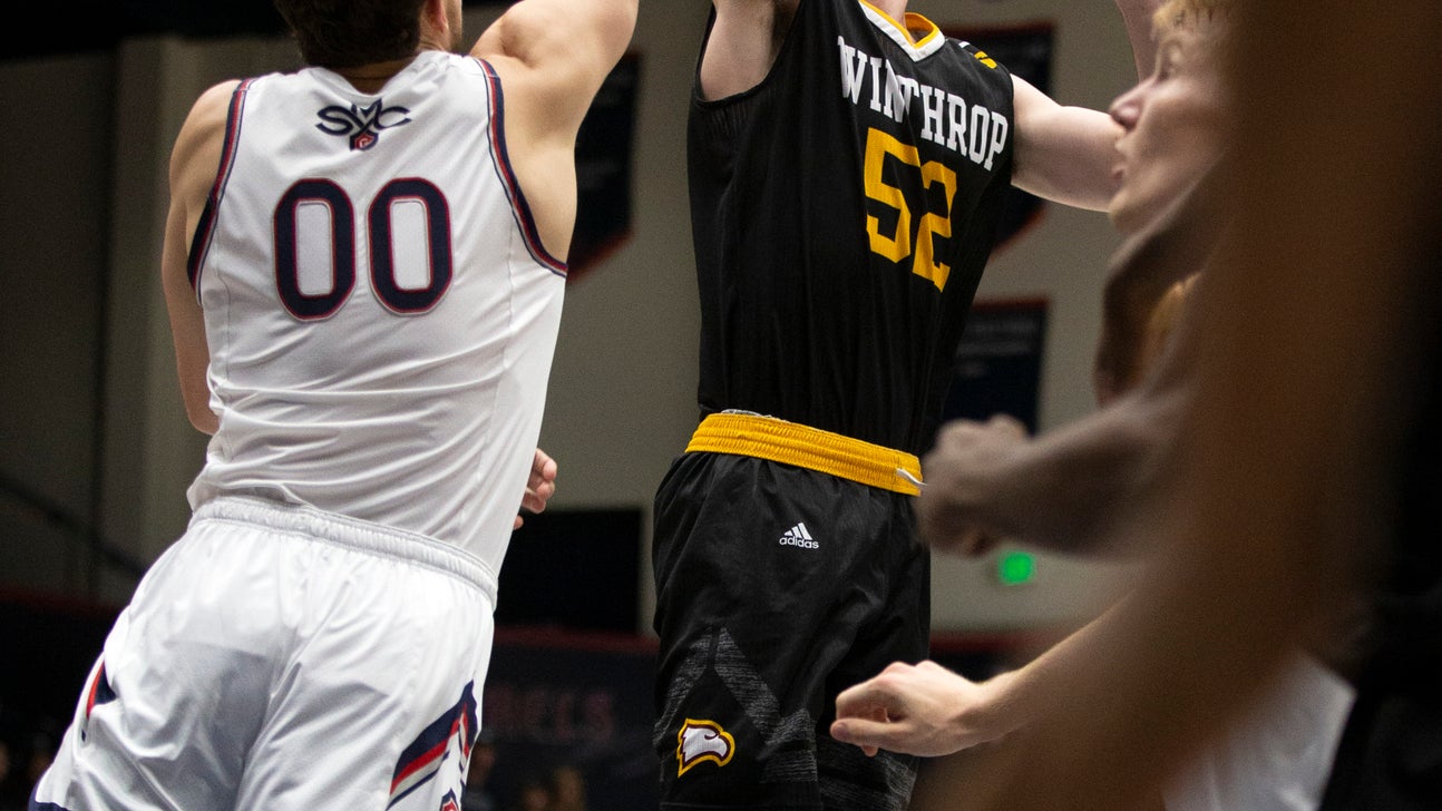 Winthrop upsets No. 18 Saint Mary's (Cal) 61-59