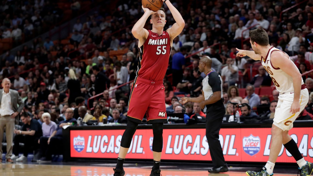 Robinson’s record night helps Heat beat Cavs 124-100