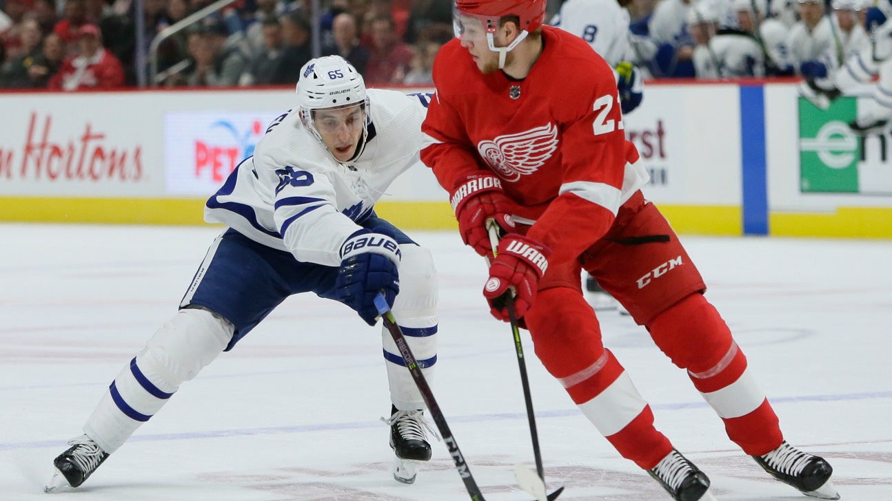 Maple Leafs beat Red Wings 5-2 to snap 3-game skid