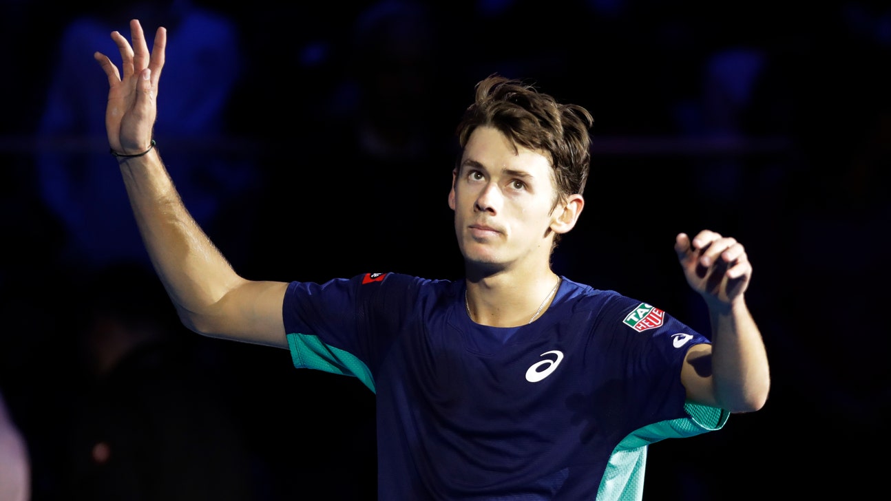 De Minaur to face home favorite Sinner in final