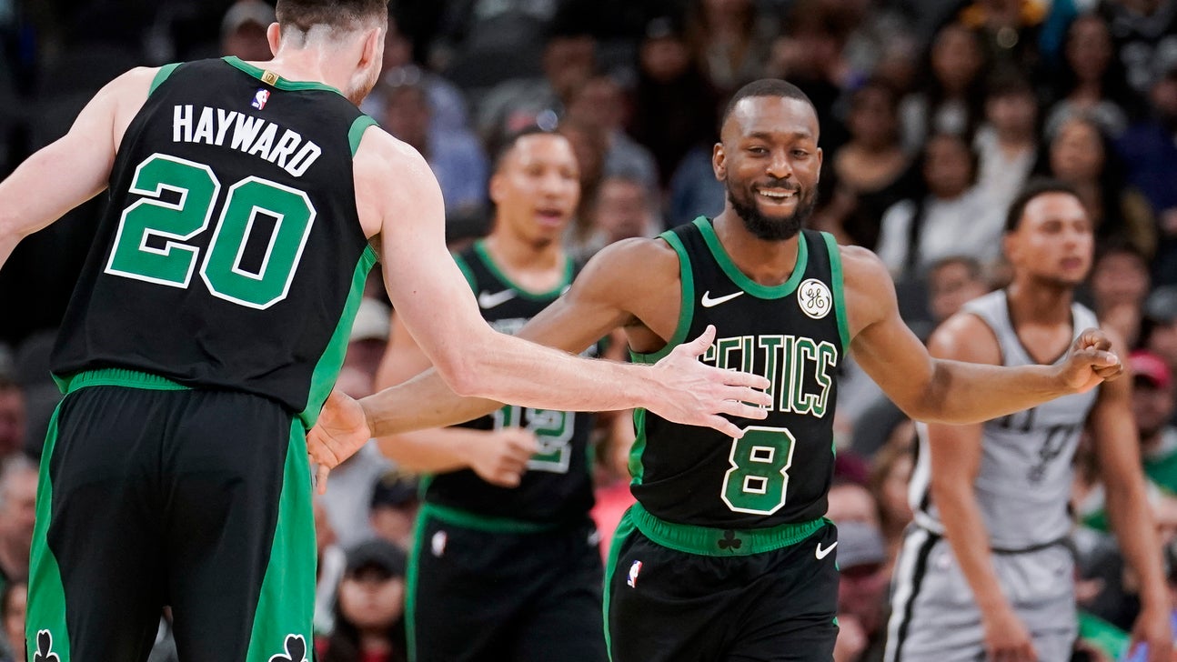 Hayward breaks left hand in Celtics' 135-115 rout of Spurs