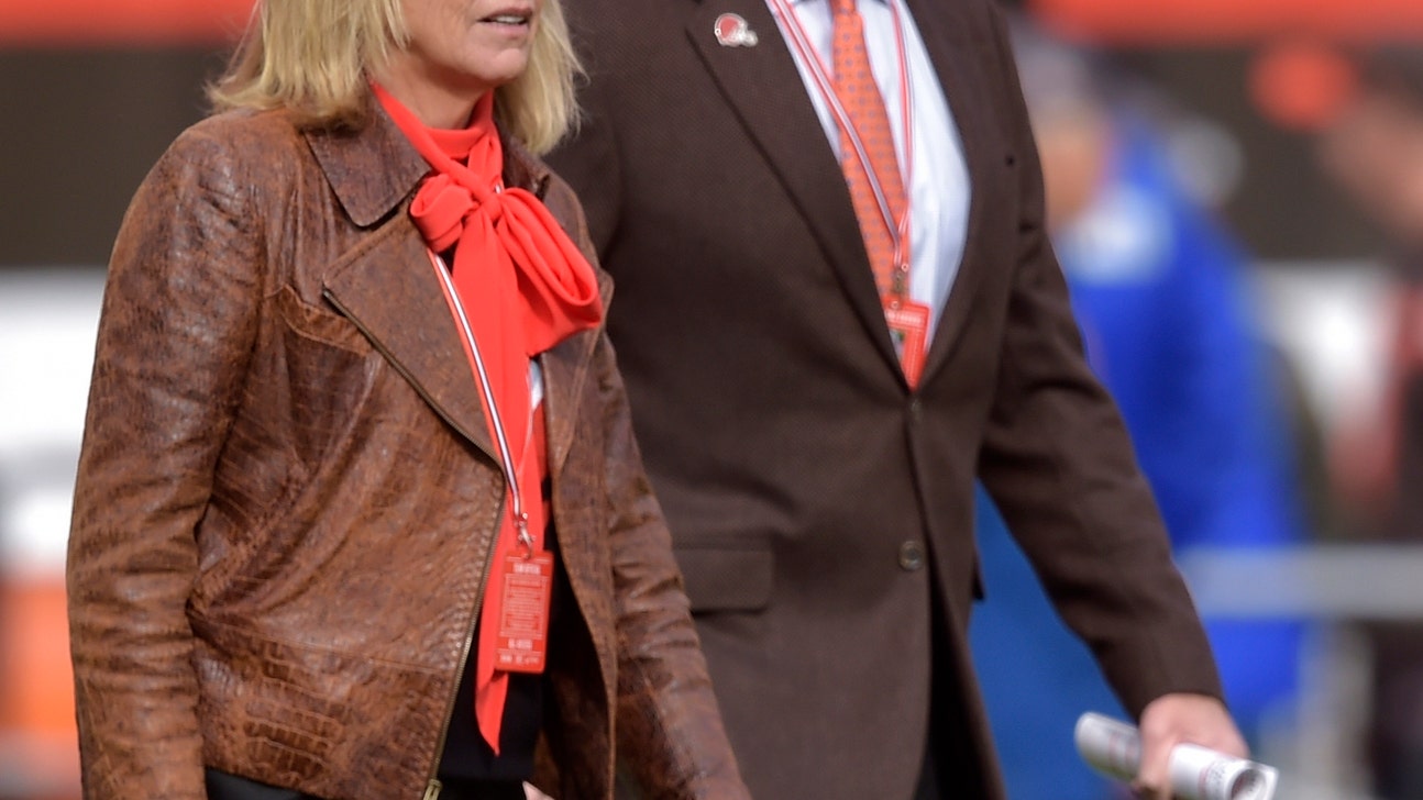 Browns owners agree to buy Columbus Crew, keep team in Ohio