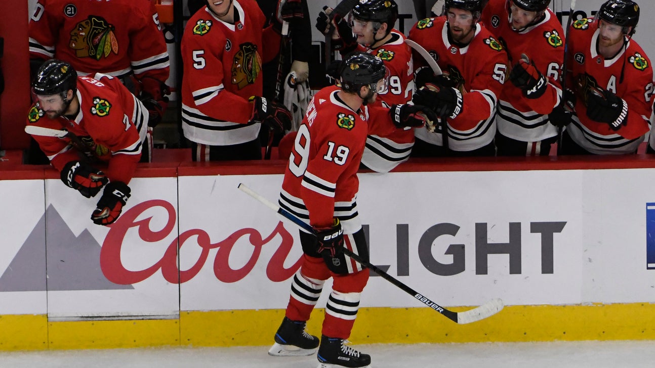 Blackhawks slip past Blues in shootout