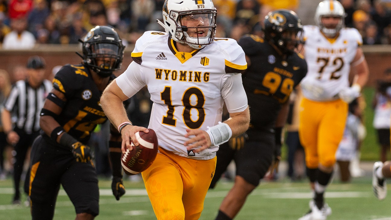 Lock is dual threat as Missouri beats Wyoming 40-13