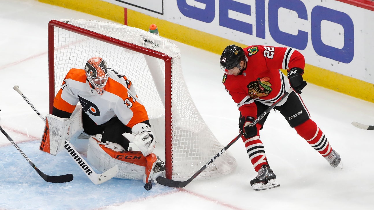 Hayes helps Flyers beat Blackhawks 4-1
