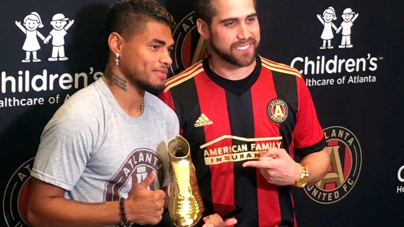 Josef Martinez picks up Golden Boot from surprise presenter