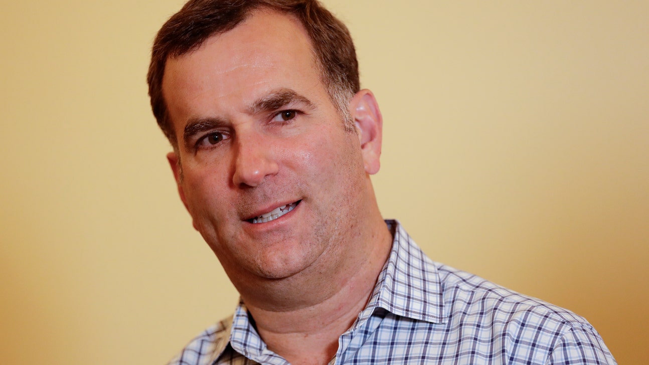 White Sox extend manager Rick Renteria's contract past 2019