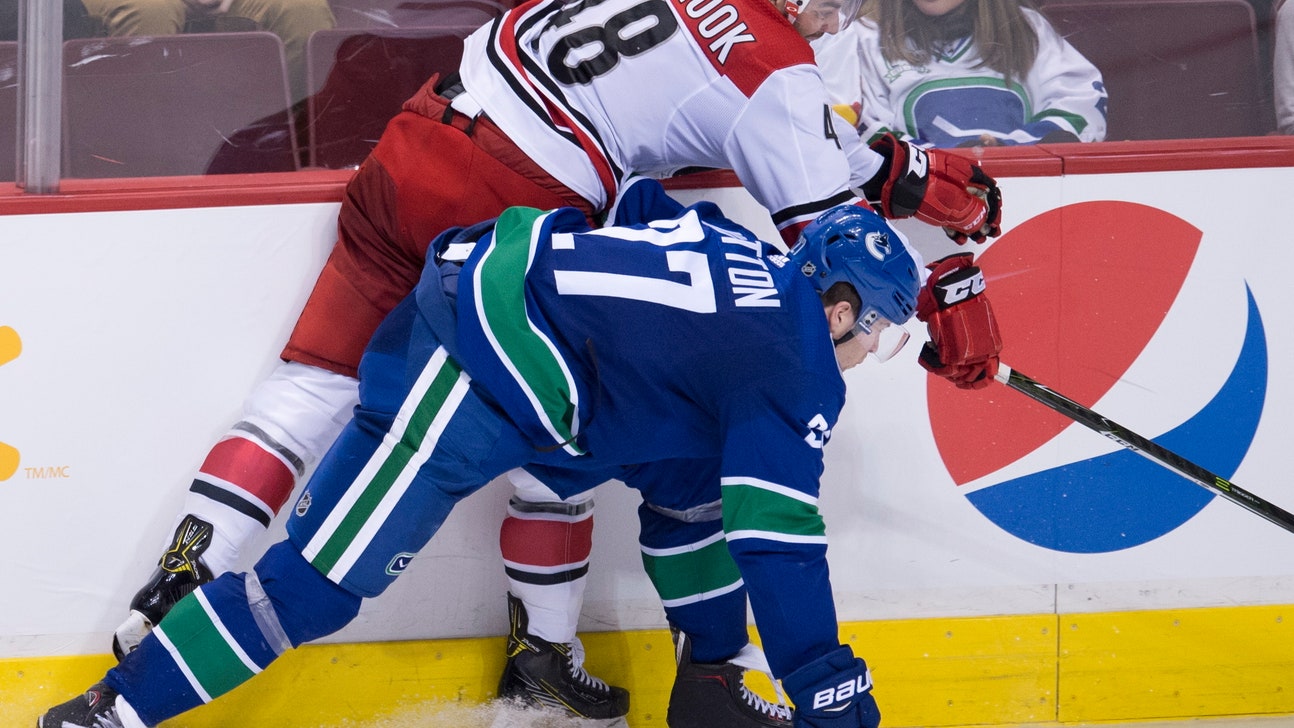 Carolina signs Martinook to 2-year, $4M extension