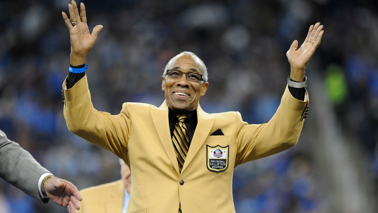 Ex-Detroit Lion Barney accuses pizza chain of discrimination