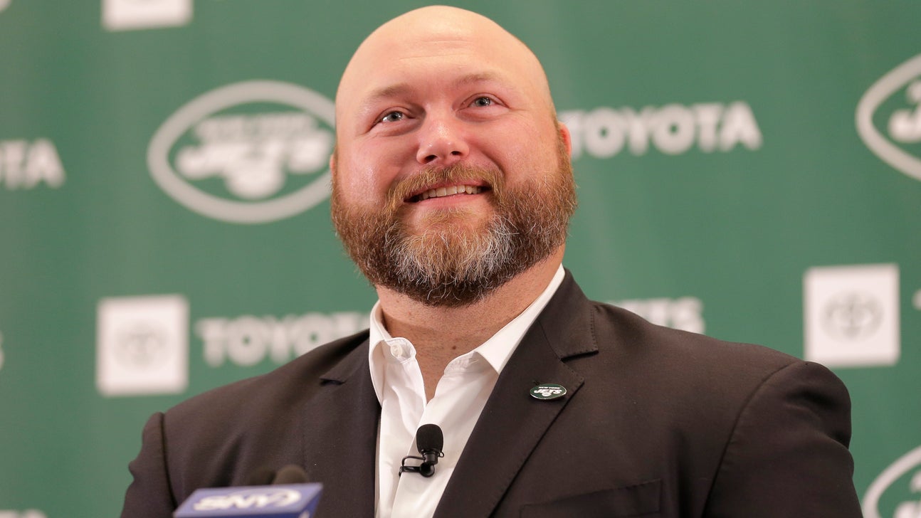 Jets' Douglas fills out staff with Hogan, Savage, Alexander