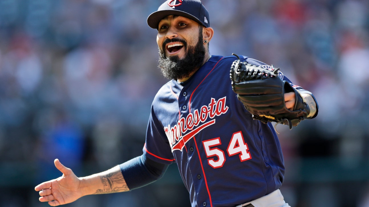 Twins bolster bullpen, signing Clippard, bringing back Romo