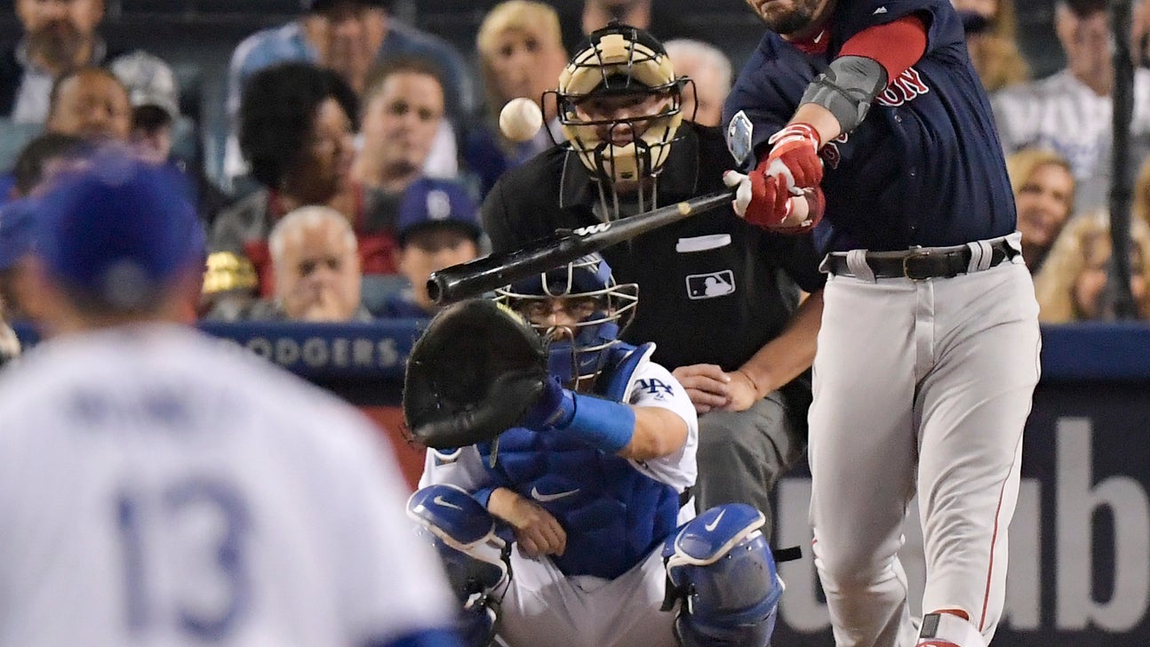 World Series MVP Pearce stays with Red Sox for $6.25M