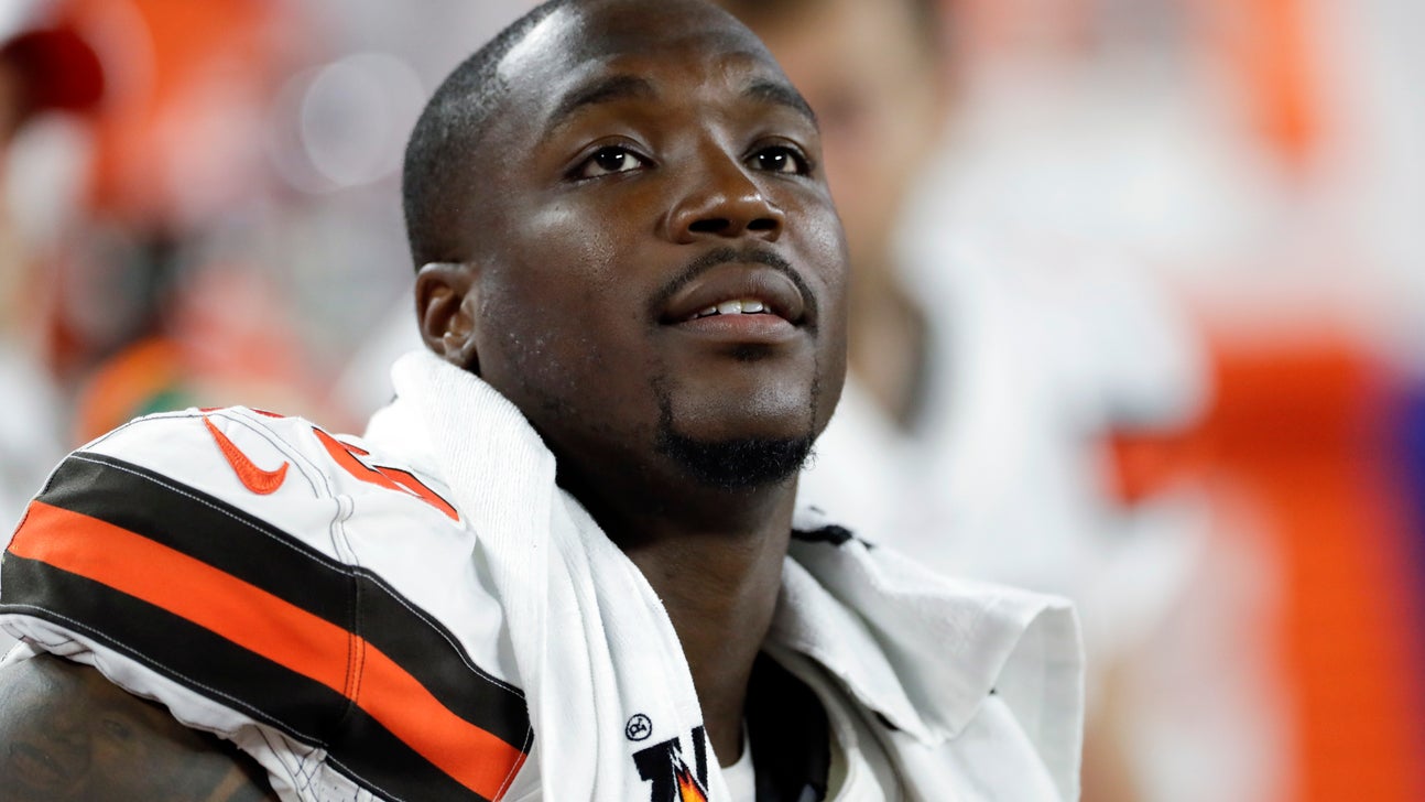 Browns release defensive end Chris Smith