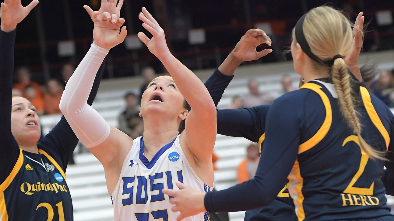 Third-seeded Syracuse goes for a second home sweep