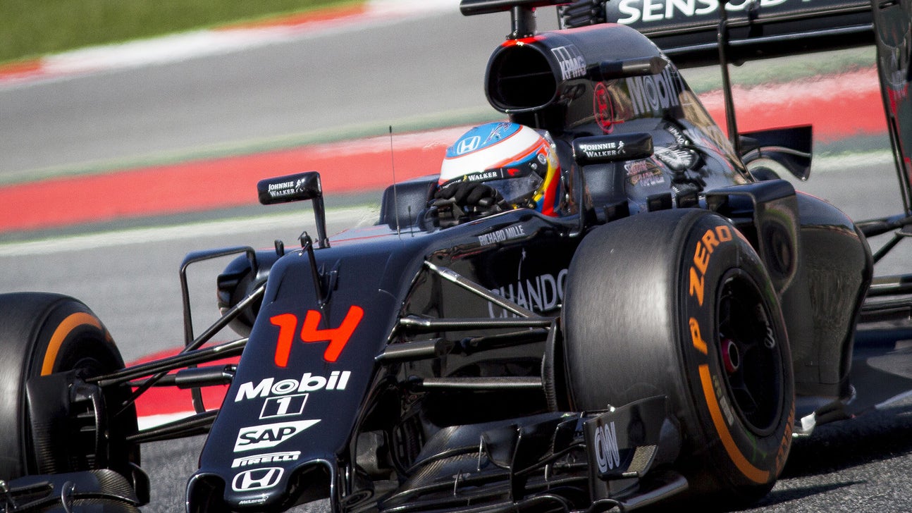 Honda boss sets 'realistic goal' of a podium in 2017