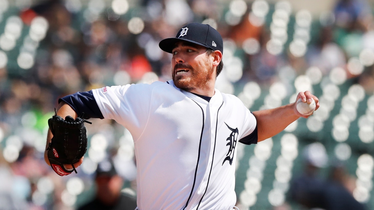 Detroit's Moore leaves game with sprained knee