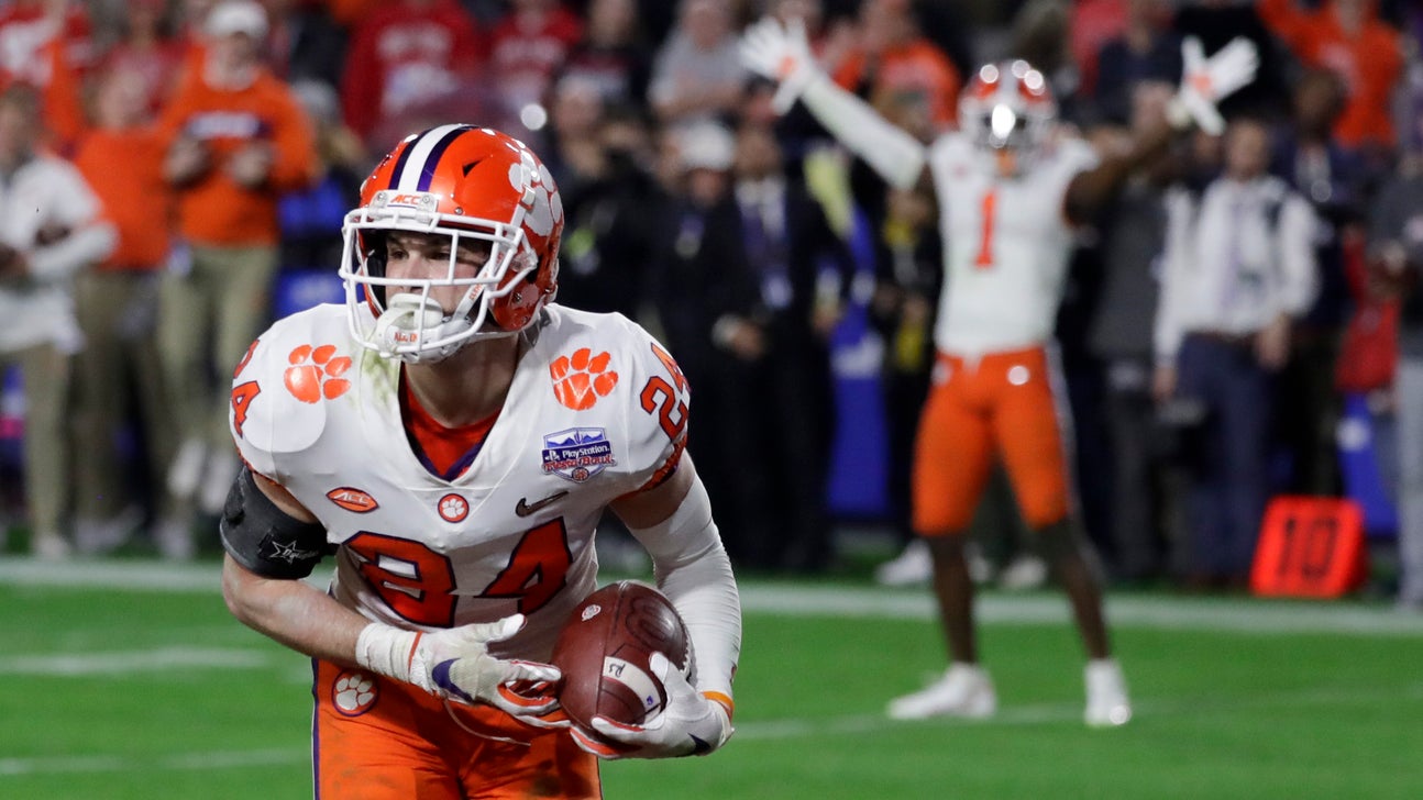 AP Top 25 Podcast: Targeting, conspiracy theories and Tua