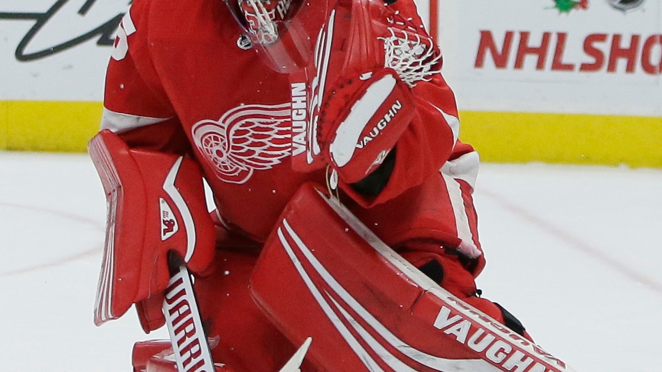 Howard makes 42 saves, Red Wings beat Kings 3-1