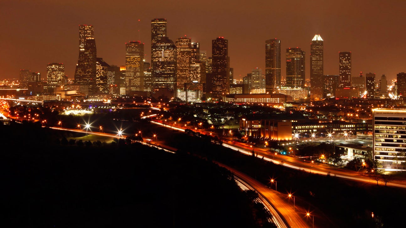 For an Uber Driver, the Super Bowl Arrives Two Nights Early