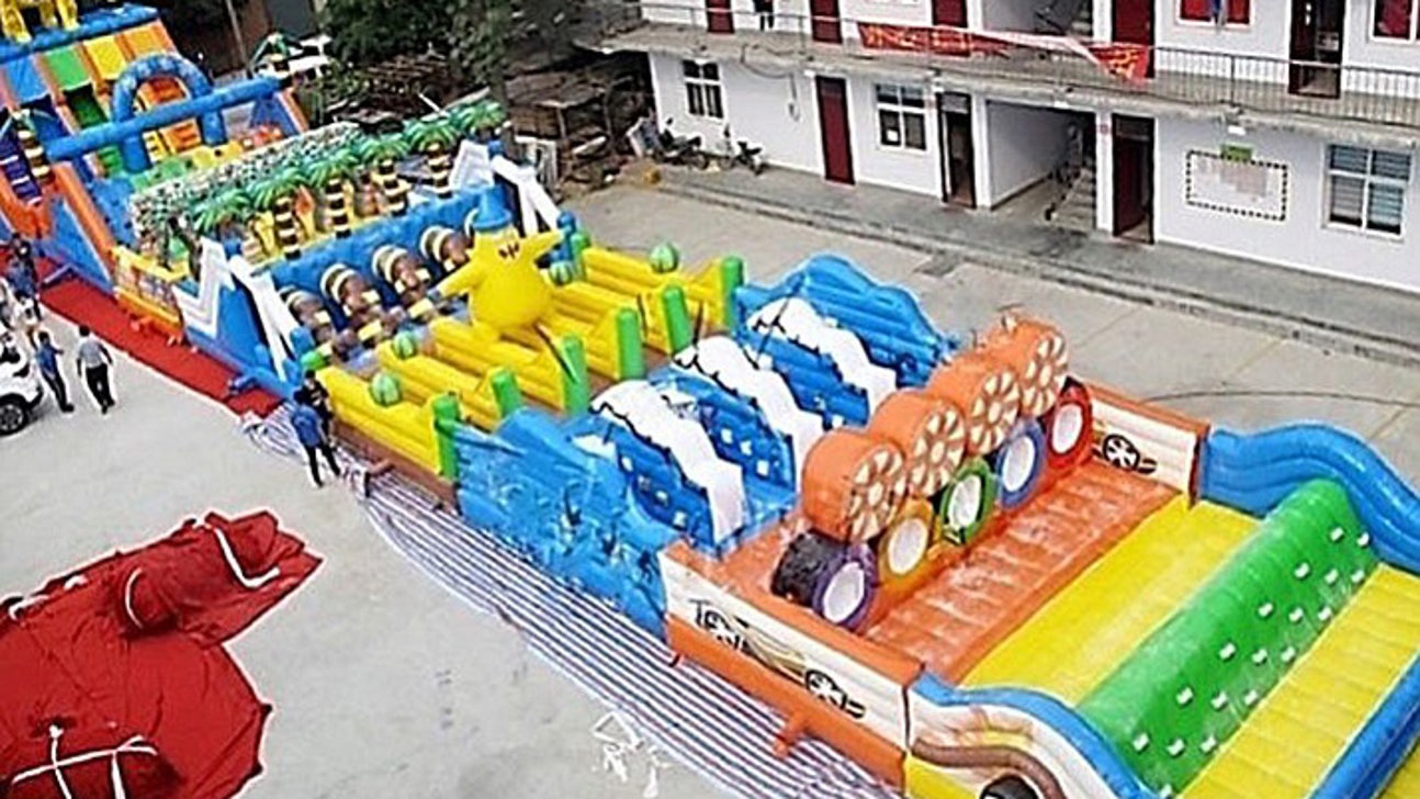 Brazen thief steals 180-foot inflatable obstacle course