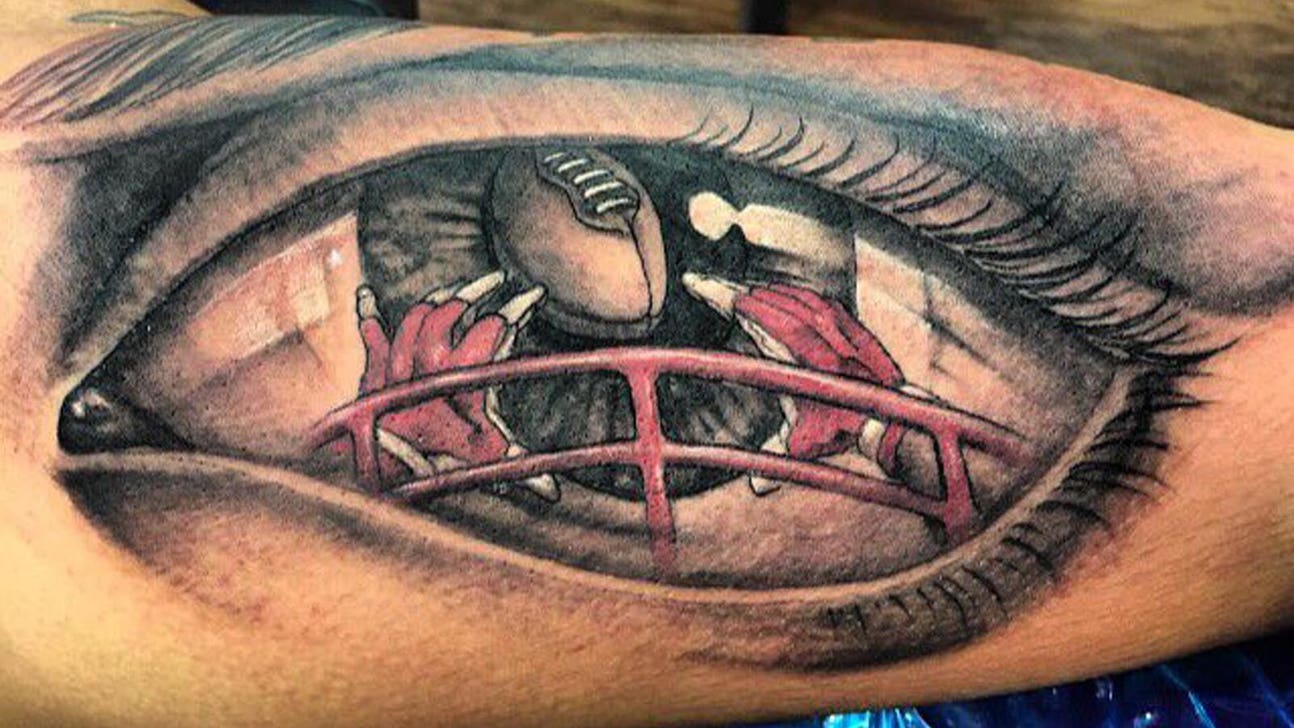Top Tweets: Badgers' Peavy gets eye-catching tattoo