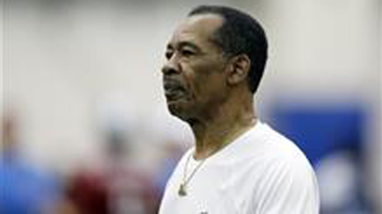Former Gophers standout Charlie Sanders dies at age 68