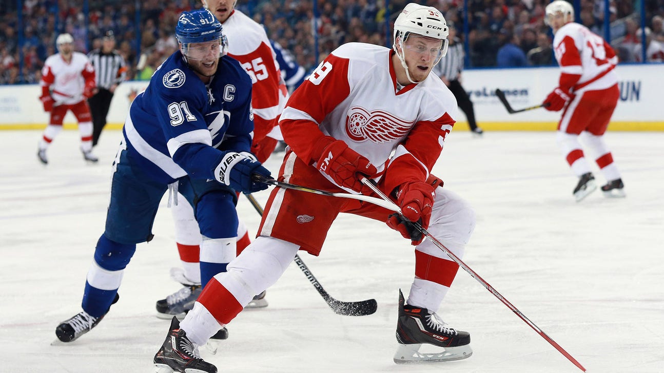 Lightning down Red Wings 6-2