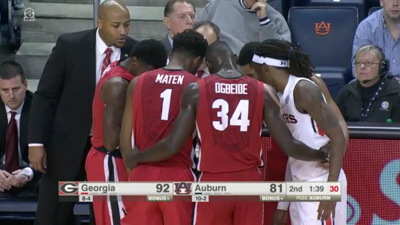 An Auburn player casually snuck into Georgia's huddle
