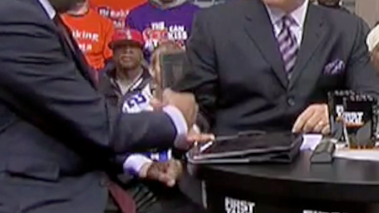 Stephen A. Smith and Les Miles just shared the world's most awkward dap