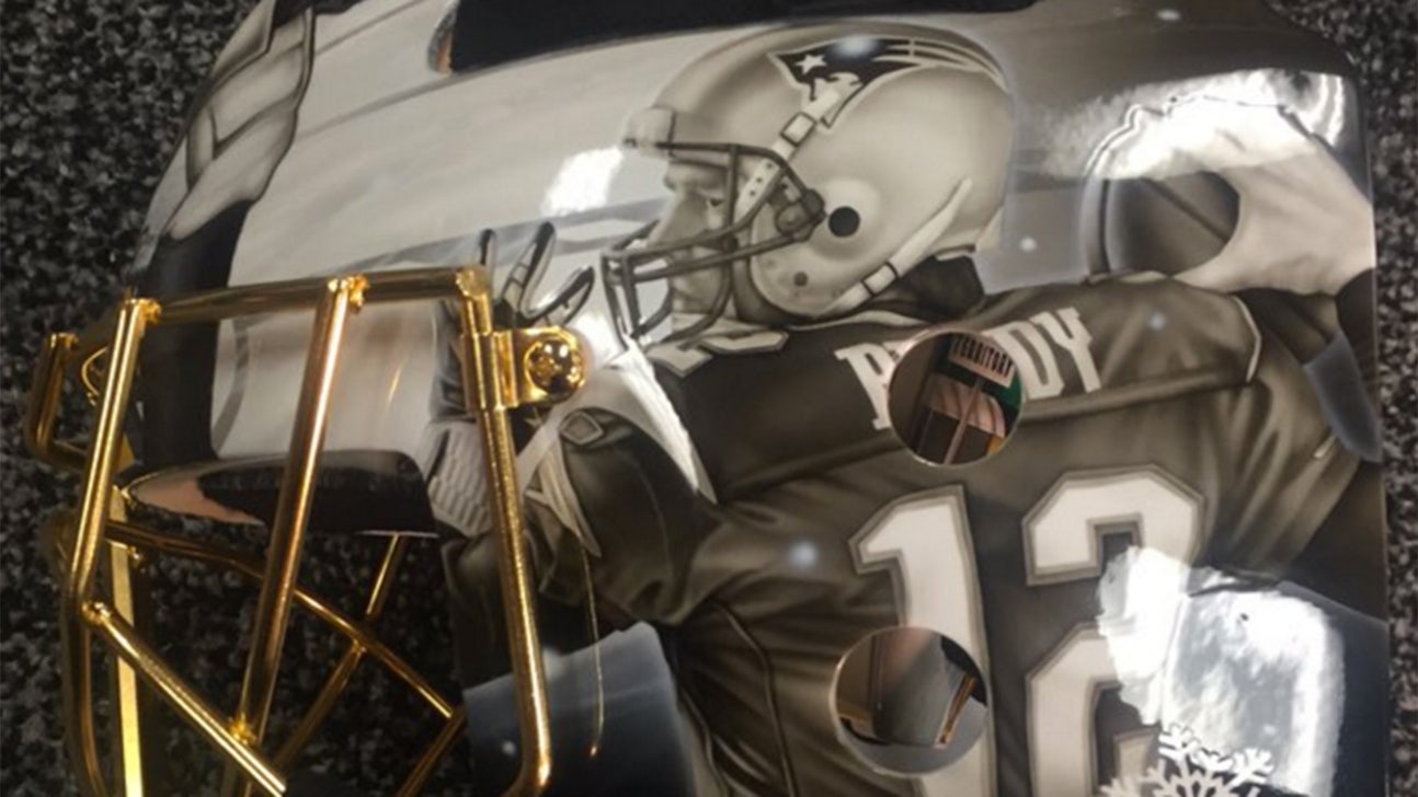 Tuukka Rask's Winter Classic goalie mask features Patriots players