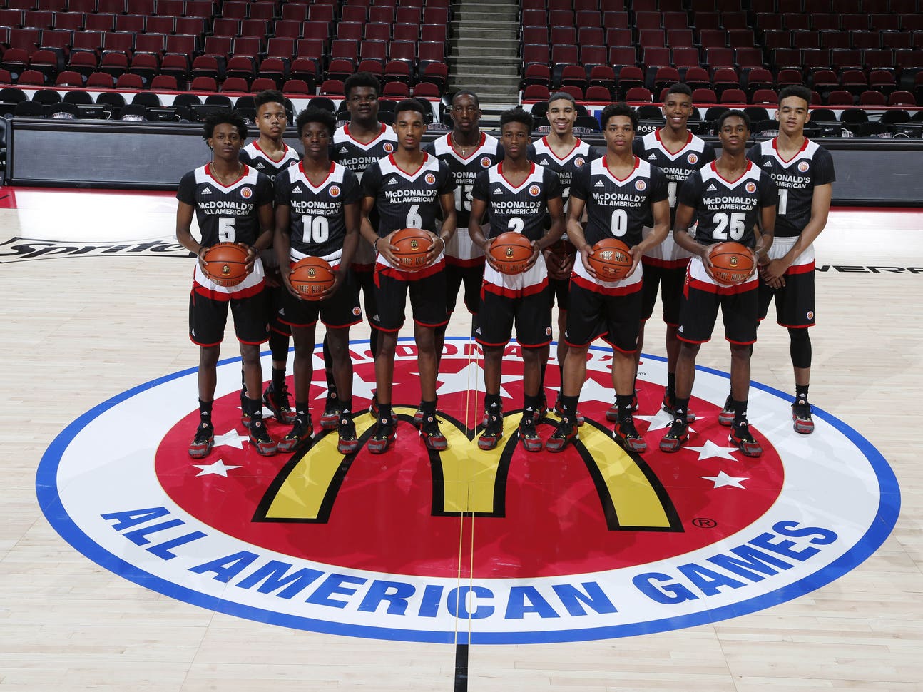 9219036-high-school-basketball