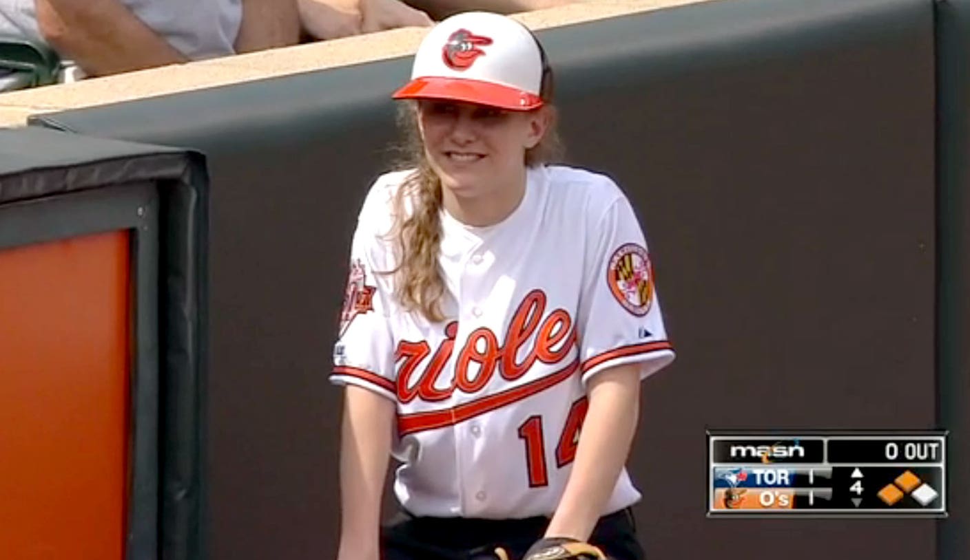 Red Sox ballgirl makes two nice plays 