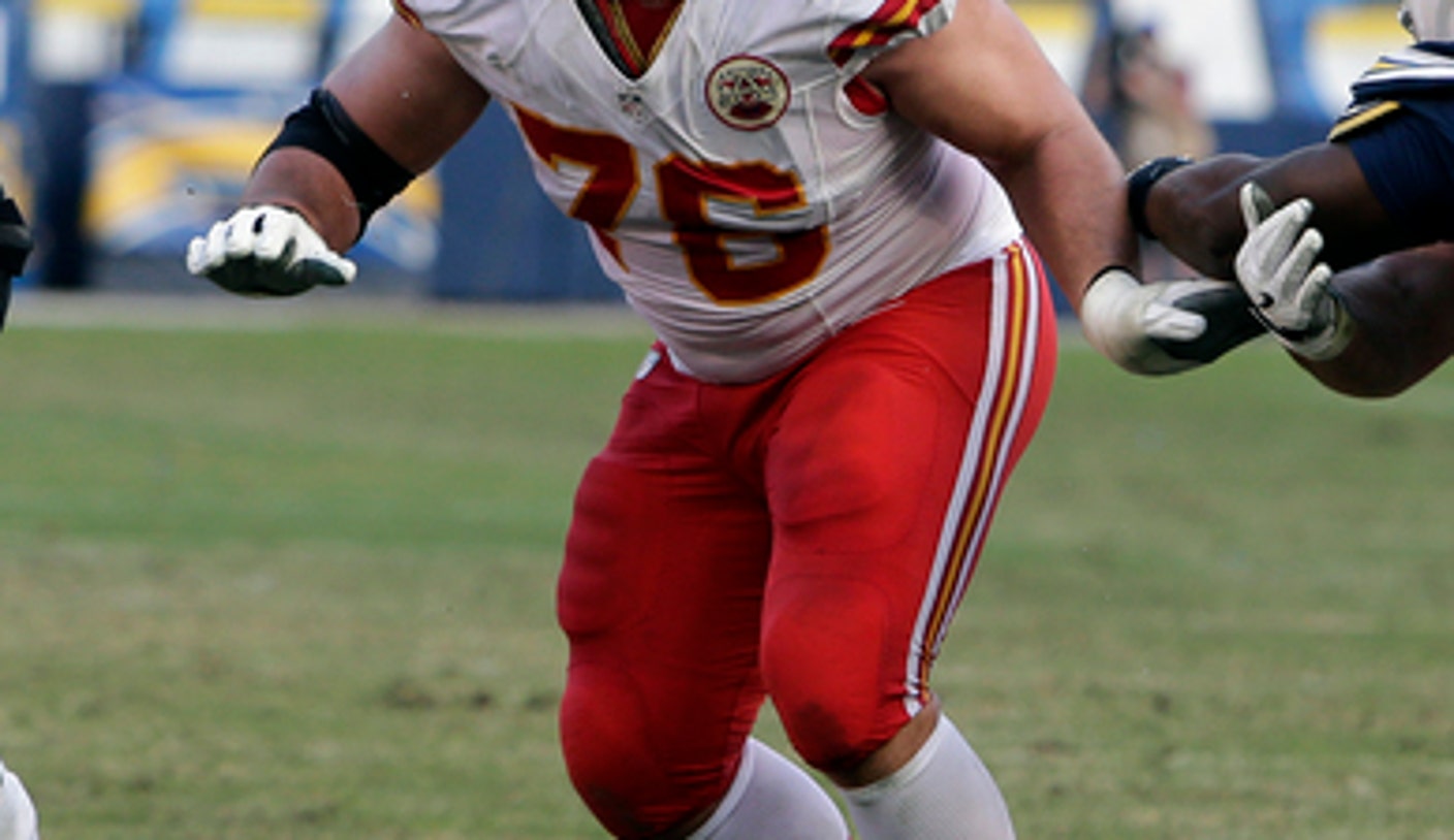 Laurent Duvernay-Tardif, Chiefs Agree to 5-Year Contract Extension