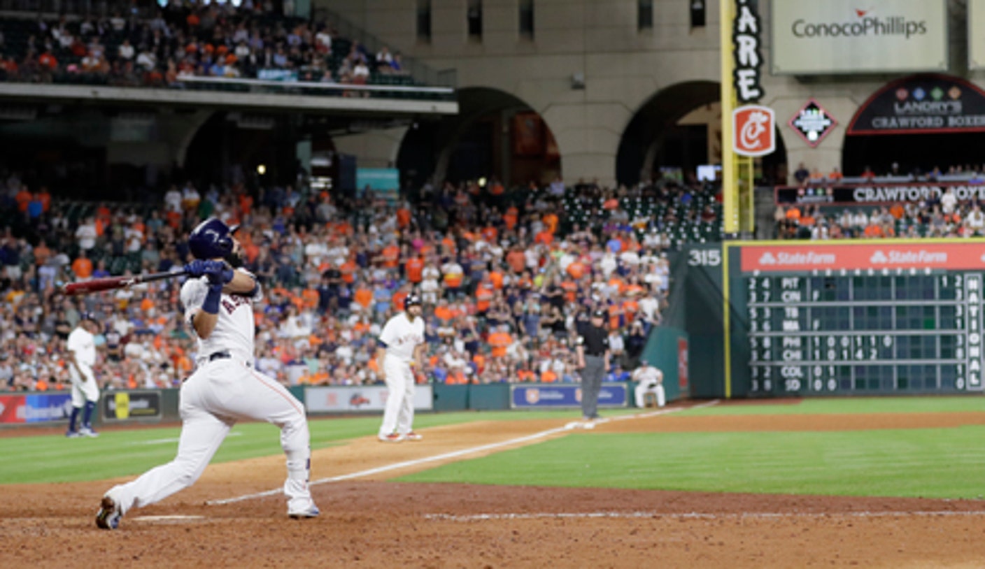 Gonzalez hits 2 HRs, his slam sends Astros over Rangers 8-7