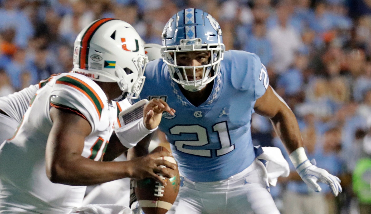 Minnesota Vikings linebacker Chazz Surratt warms up before their