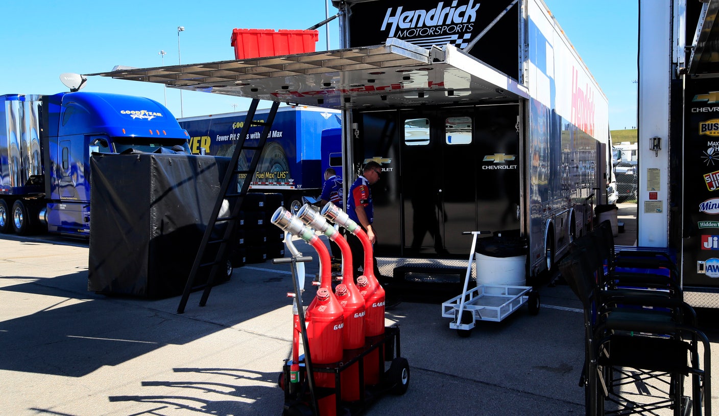 Pair of NASCAR teams scrambling amid hauler issues at Kansas | FOX Sports Pair of NASCAR teams scrambling amid hauler issues at... 