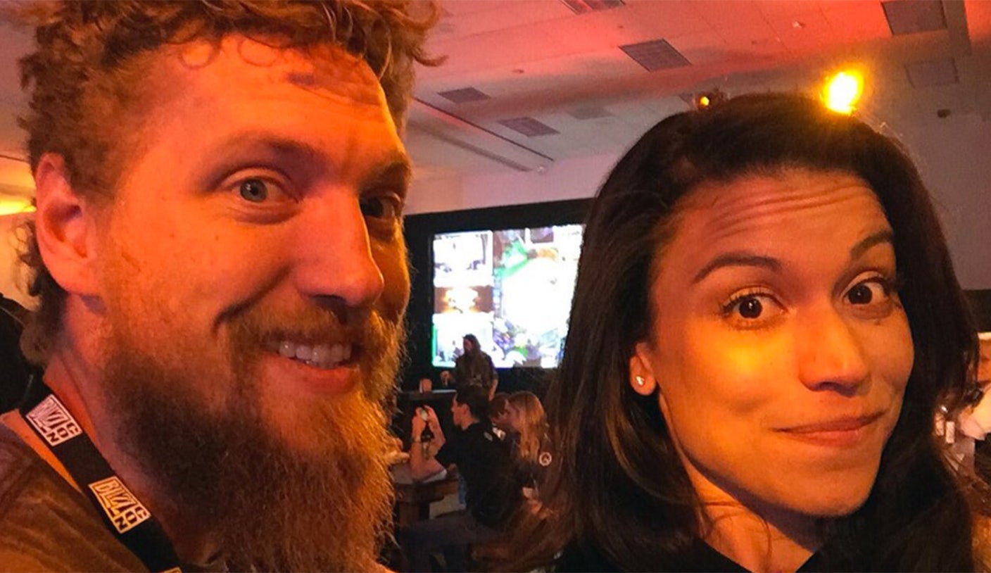 Hunter Pence calls out girlfriend for inappropriate 'goosing