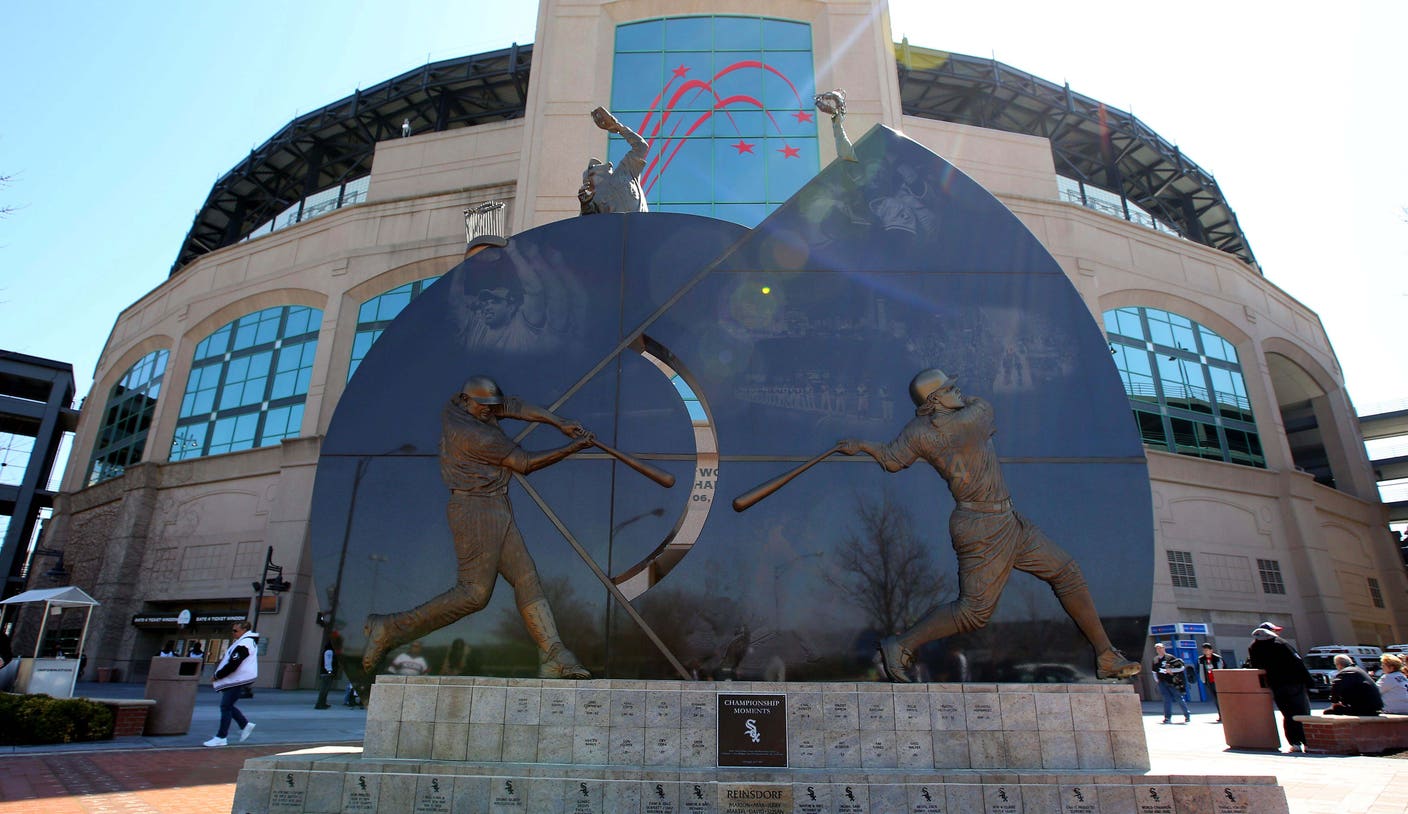 White Sox honor retiring Paul Konerko with statue