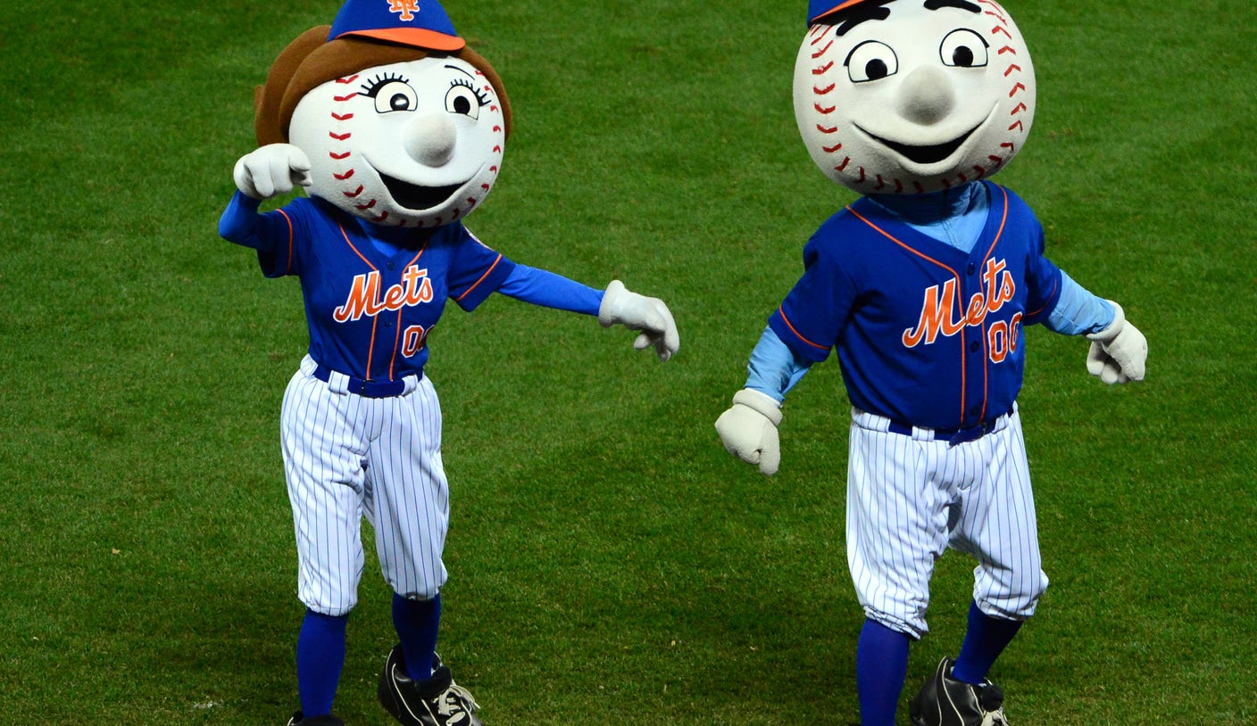 Mets suspend their mascot for flipping off fan 