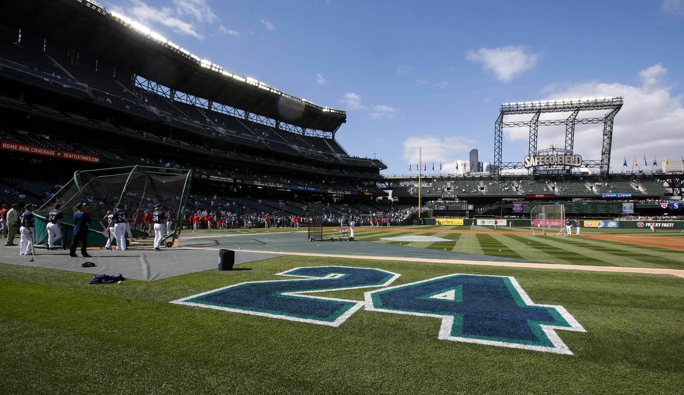 Seattle Mariners unveil Edgar Martinez statue at T-Mobile Park to