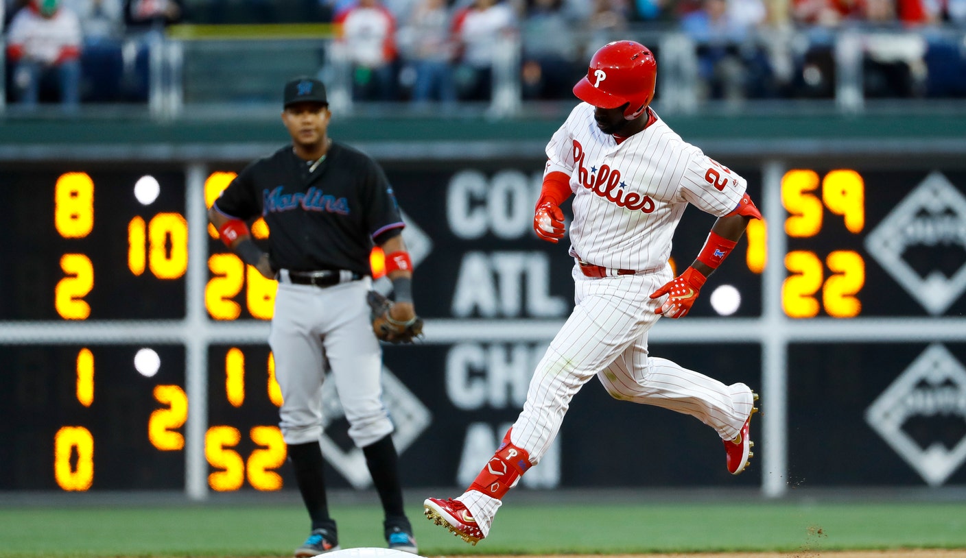 McCutchen, Hoskins lead Phillies past Brewers